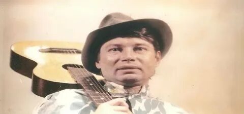 Кто поет песню клен