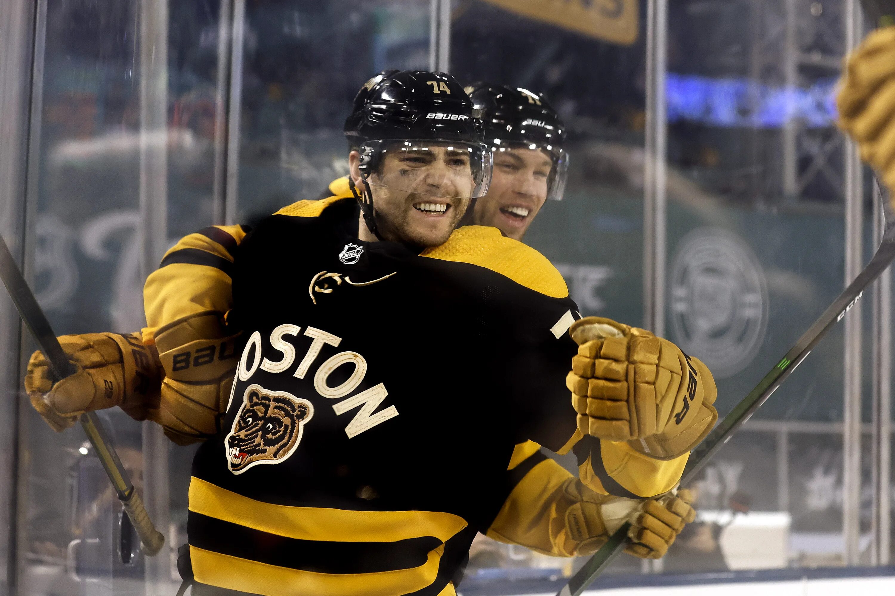 Хоккей нхл 2023 результаты. НХЛ Boston Bruins. НХЛ – Бостон Брюинз. Winter Classic NHL 2023. Бостон Брюинз медведь.