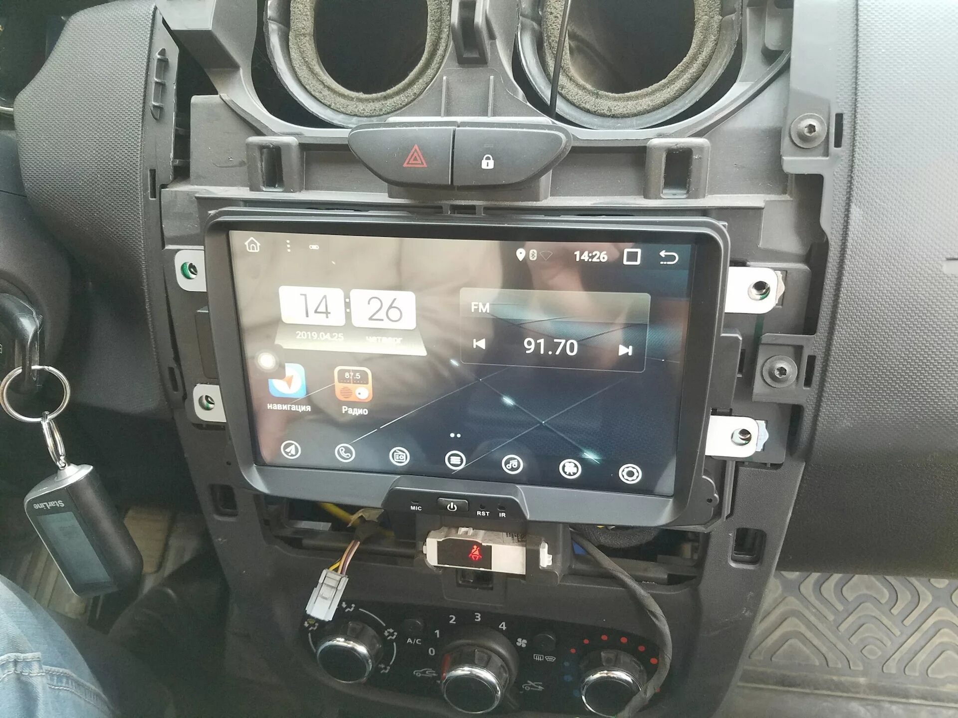 Автомагнитола рено купить. Магнитолы 2din Renault Duster. Renault Duster магнитола Android. Магнитола Рено Дастер 2016 года.