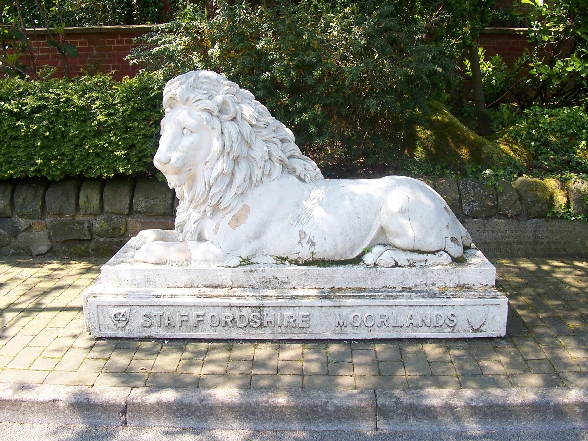Статуя львов. Каменный памятник Льва. Статуя Льва. Скульптуры Львов. Сидящий Лев скульптура.