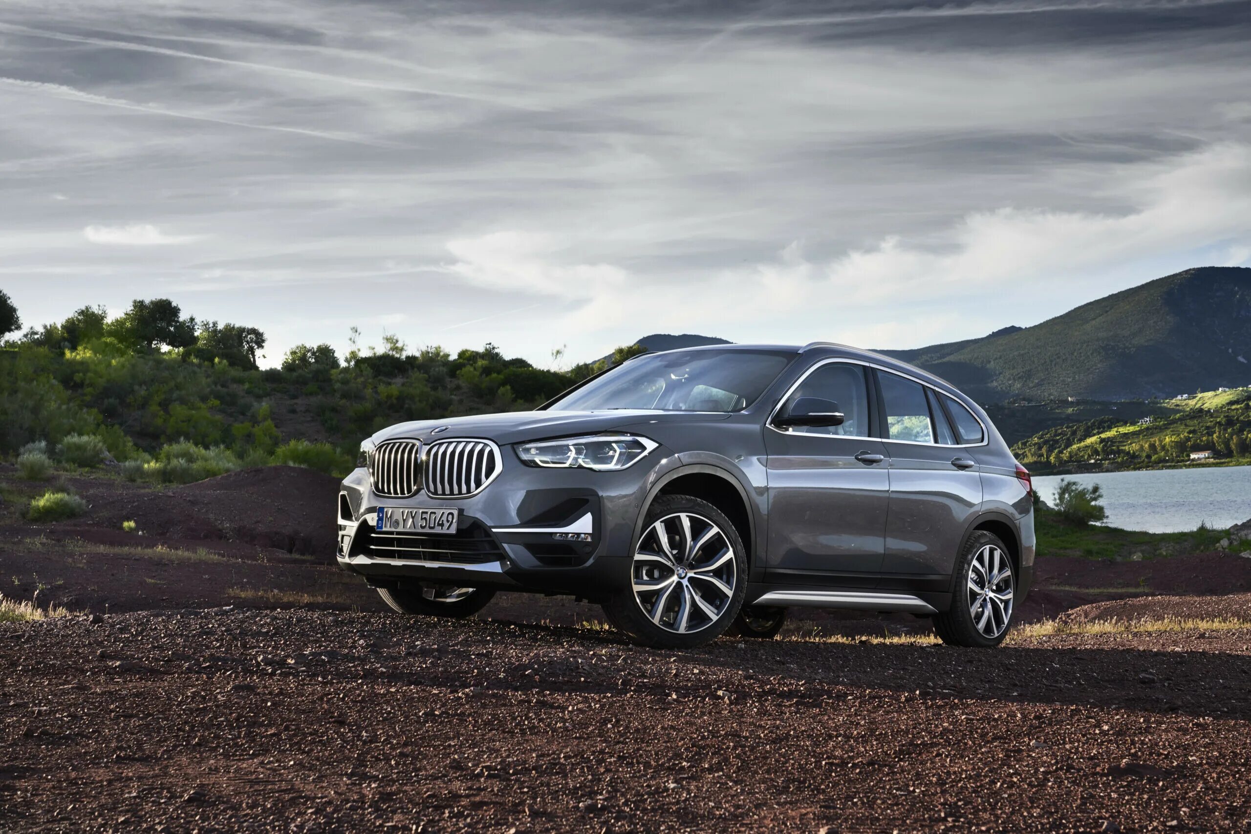 Бмв новый россия. BMW x1 2021. БМВ x1 2021. БМВ x1 2020. BMW x1 2019.