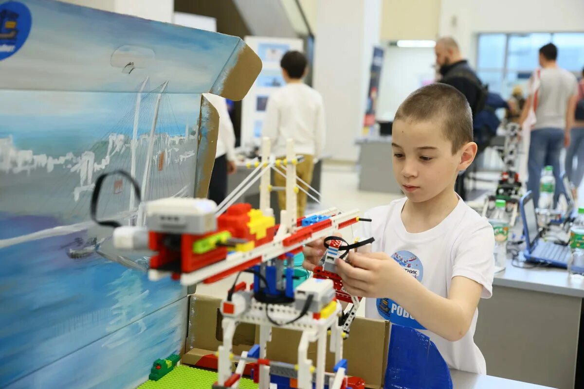 Примбизнесцентр владивосток комсомольская 1. Центр робототехники владивосток школа. Центр развития робототехники владивосток. Центр развития робототехники владивосток. Центр развития робототехники.