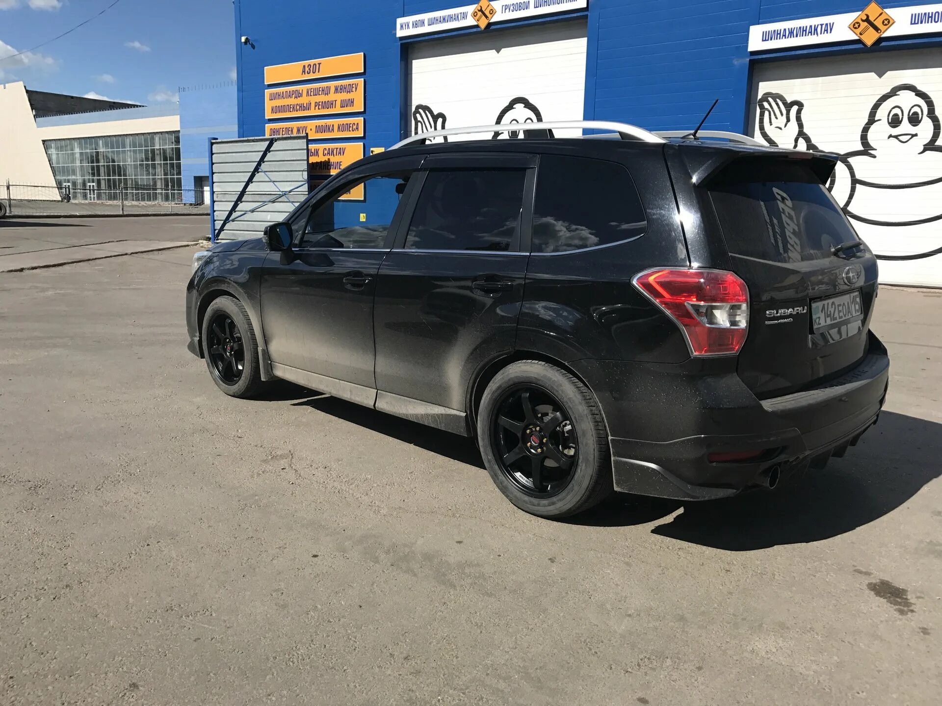 Диски форестер sh. Subaru Forester sh5. Диски te37 Subaru Forester. Subaru Forester SJ диски r18. Субару Форестер черный 2012 сзади.