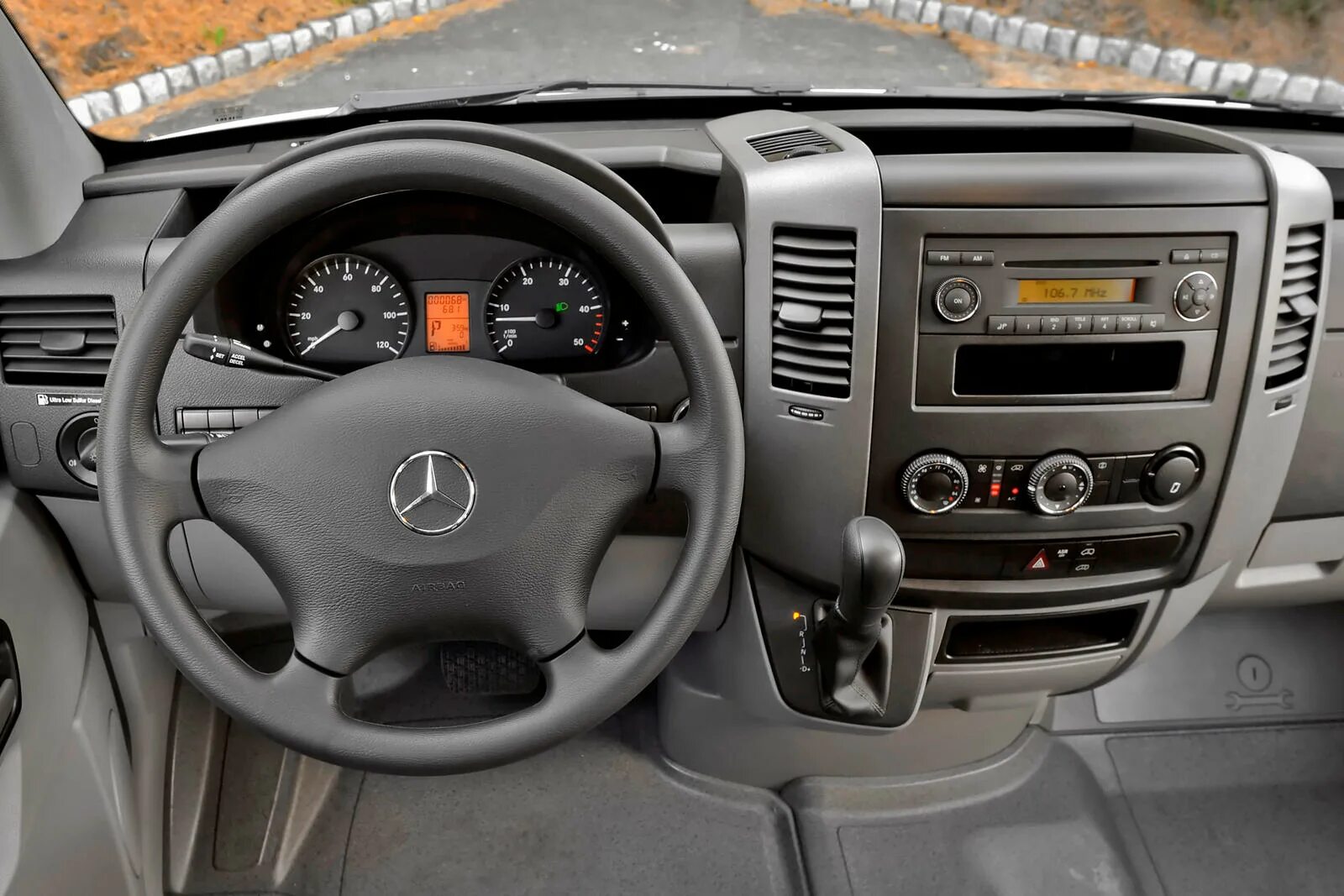 Мерседес спринтер акпп. Mercedes Sprinter 2007 салон. Mercedes-Benz Sprinter, 2013 салон. Mercedes-Benz Sprinter 2011 салон. Mercedes-Benz Sprinter 2011.