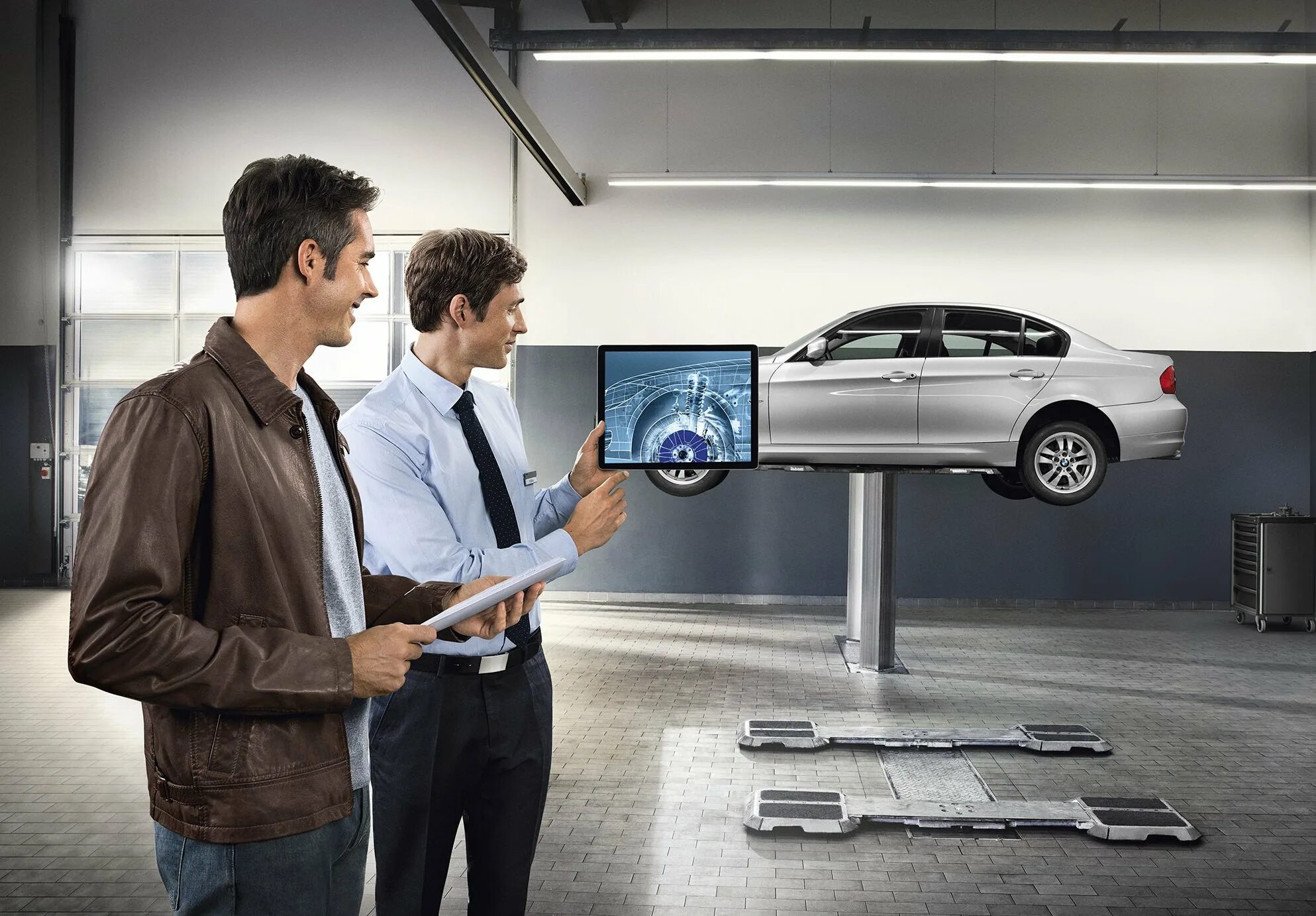 Осмотр авто. Контроль автомобиля. Производство машин. Сборка автомобиля. Quality vehicles.