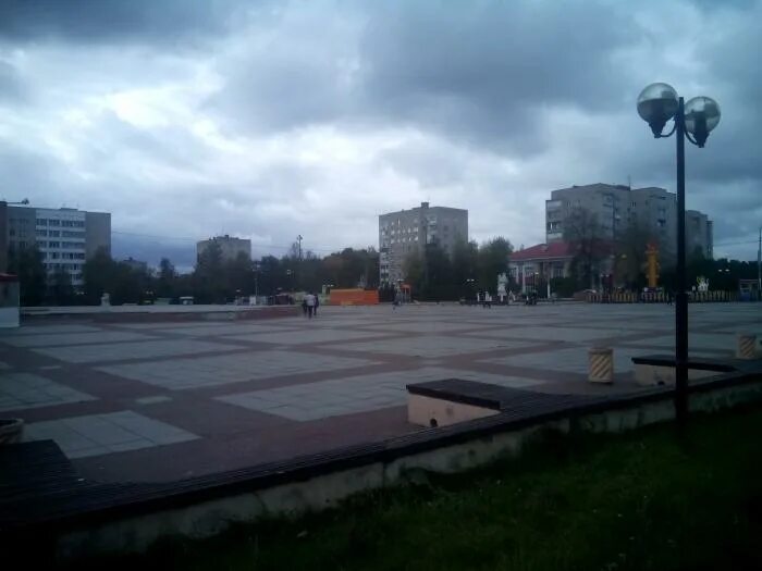 Город истра площадь дружбы. Московская область истра площадь революции. Фонтан в истре. Истра торговая площадь благоустройство. Истра улица ленина 4б.