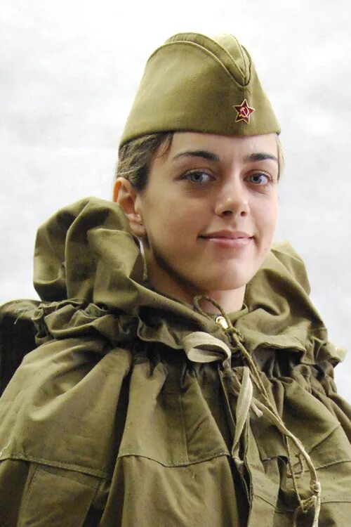 Фото пилоток. Военная форма с пилоткой. Военная пилотка. Пилотка женская Военная. Пилотка солдата.