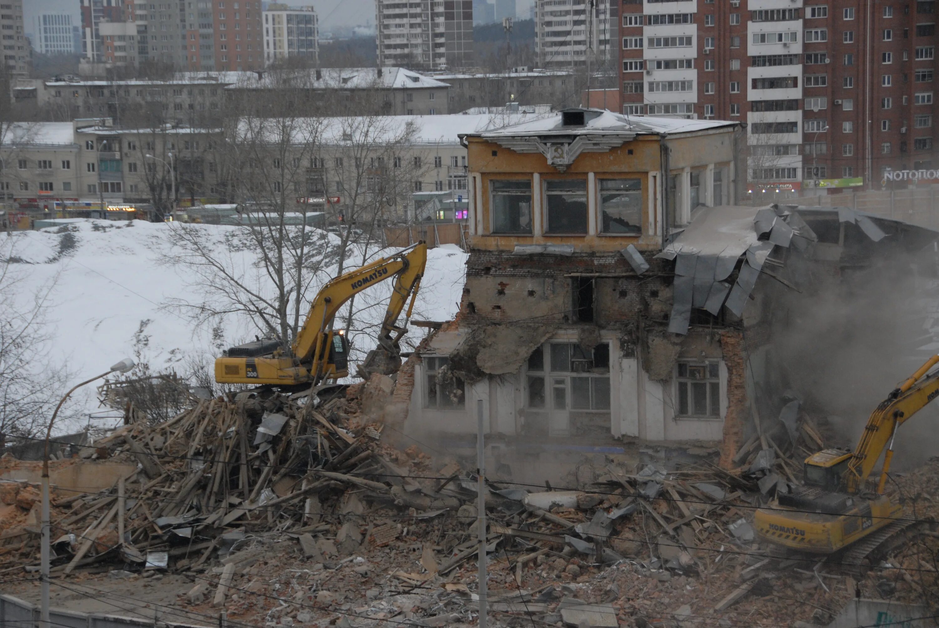 Снос пятиэтажек 2002. Металлист новосибирск кинотеатр снос. Снесли кинотеатр полярный. Снесенный дом. Взрыв газа в красноярске.
