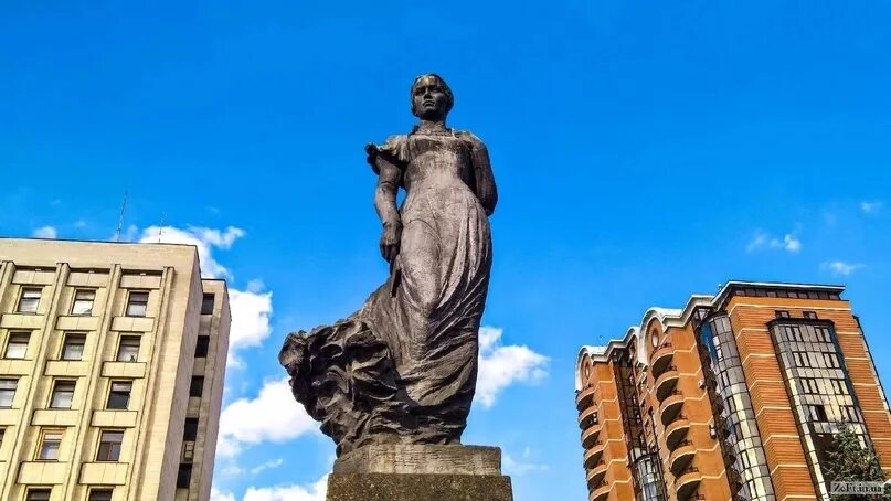 Памятник лесе украинке фото
