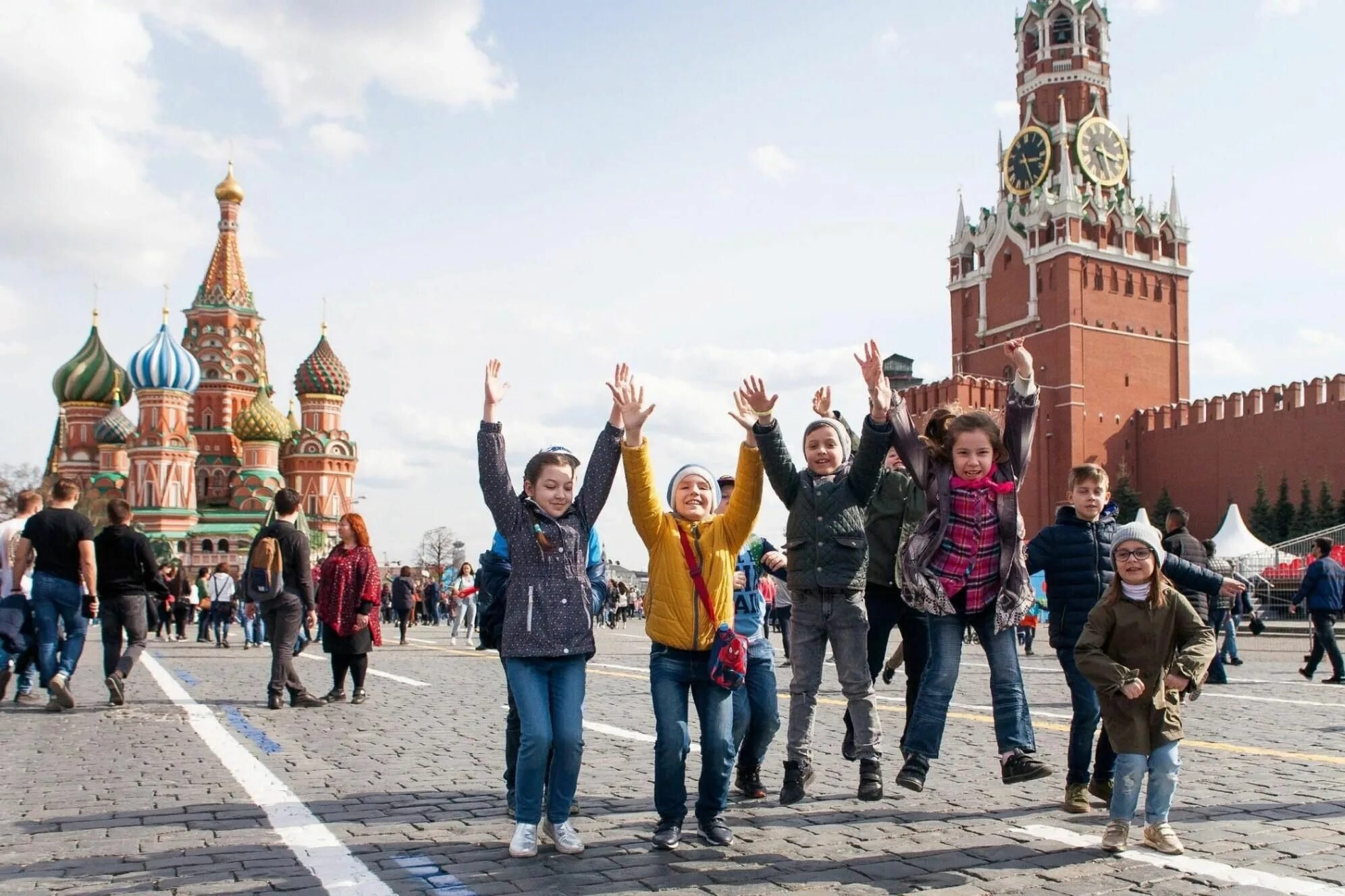 Каникулы в городе москва. Красная площадь экскурсия. Экскурсии для школьников. Красная площадь для детей. Экскурсия красная площадь в Москве.