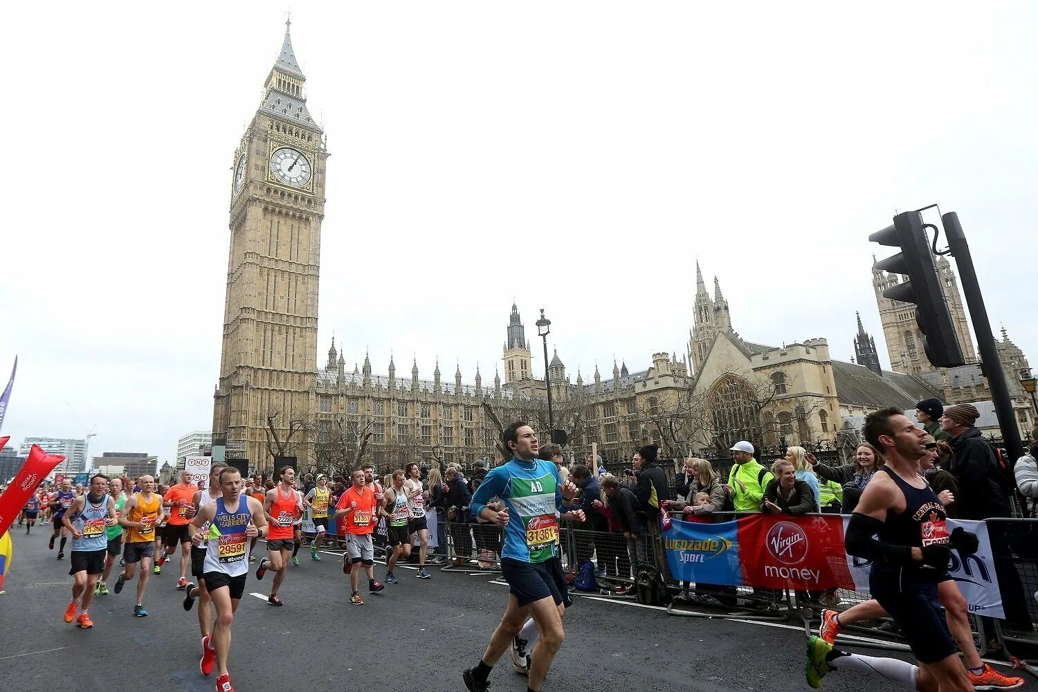 Самый популярный спорт в великобритании. Лондонский марафон 2022. Великобритания Лондонский марафон. Спорт в Англии. Англичане и спорт.
