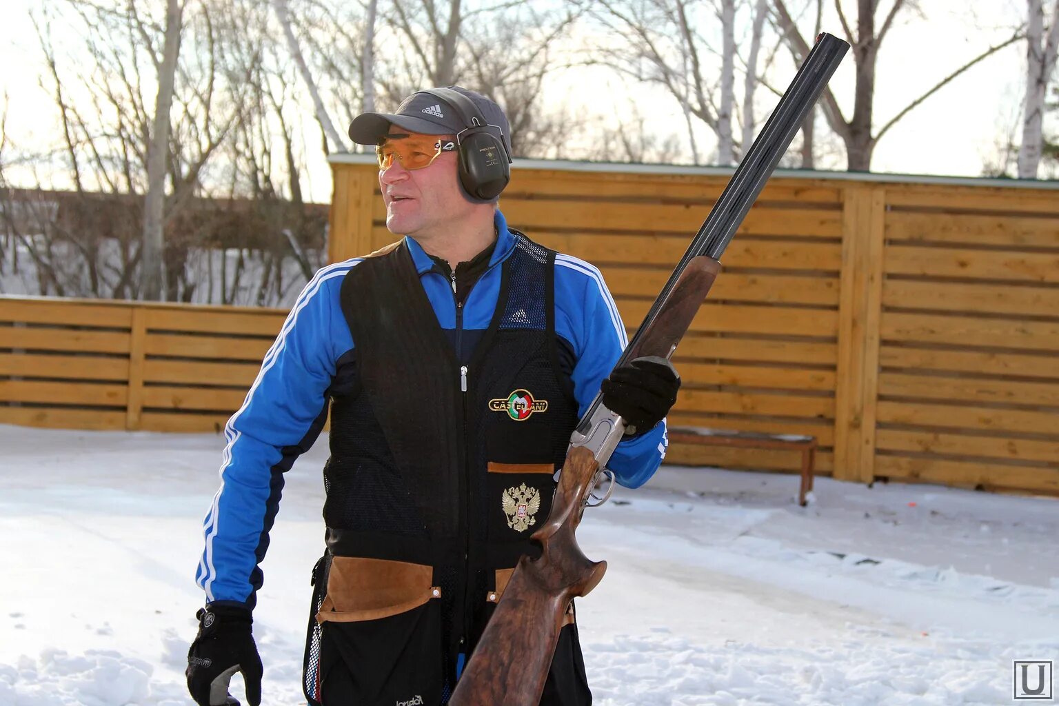 Стрелковый клуб курган фото. Стрельбы в росгвардии курган. Курганский стрелковый клуб. Переносной страйкбольный тир. Тир поклонная гора досааф.