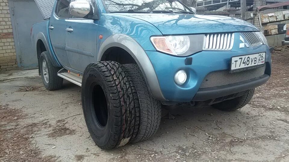 Шины l200 mitsubishi. 285/70 R17 Митсубиси l200. Mitsubishi l 200 275/70 r16. Резина на Митсубиси л200 АТ. Резина l200 r16.