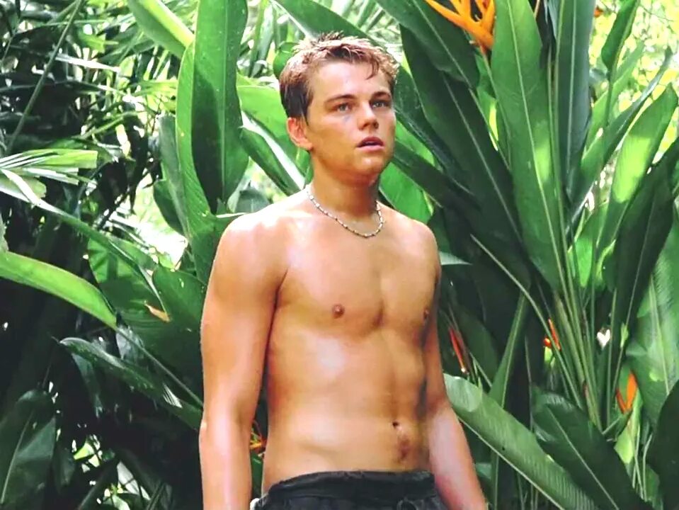 Леонардо ди каприо. Алекс гарленд пляж фильм. Леонардо ди каприо на пляже в кино. Фильм пляж с леонардо ди каприо. Леонардо ди каприо на пляже.