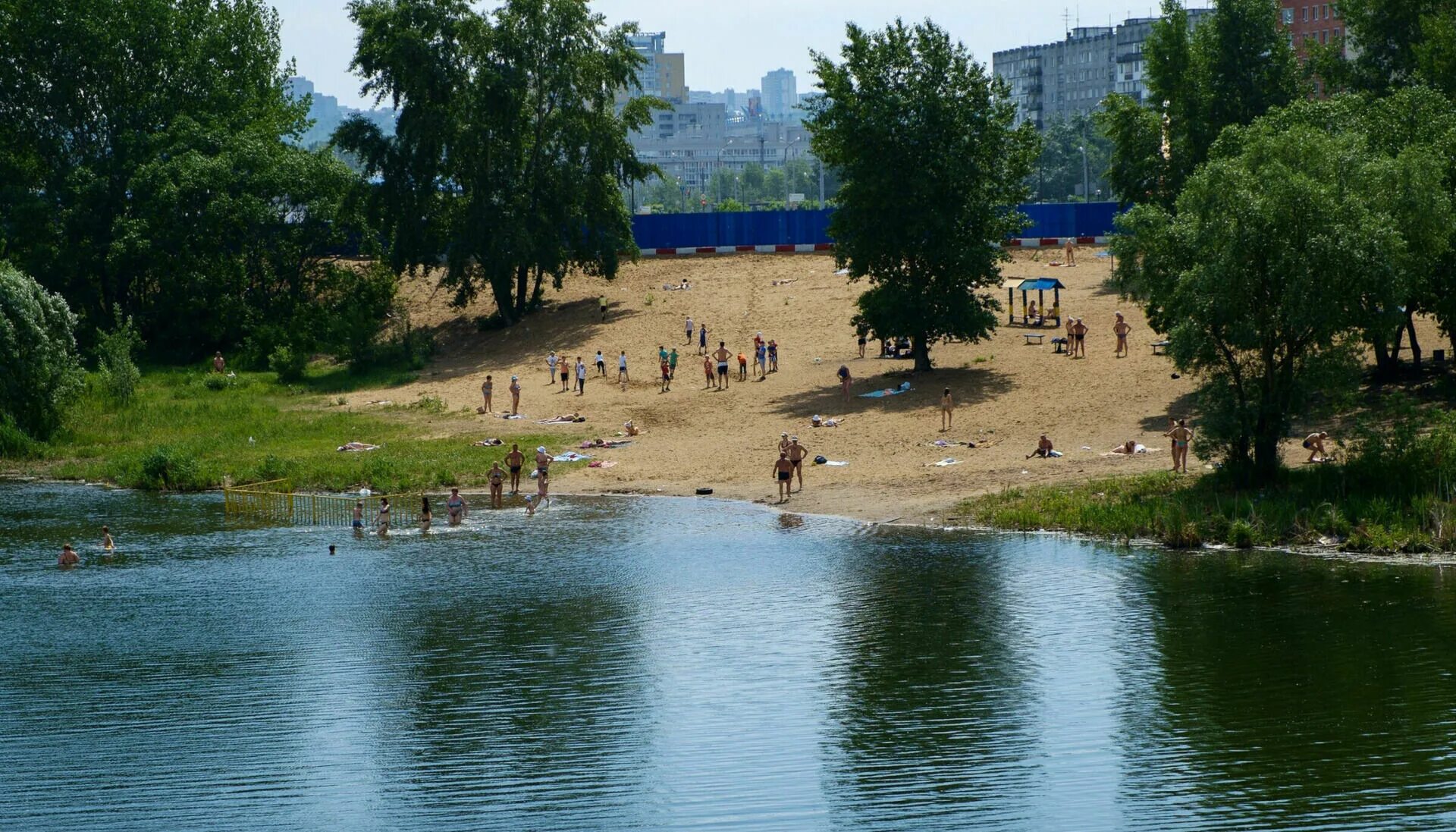 Нижний новгород в каких озерах можно купаться. Купание в реке. Светлоярское озеро нижний новгород. Купание в озере. Купание в озере.
