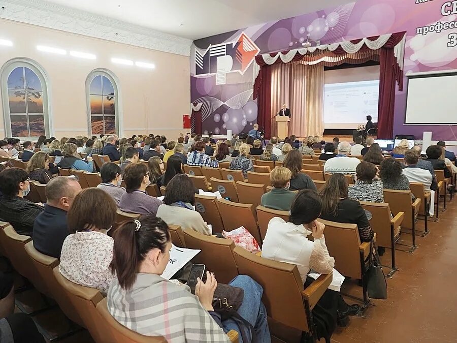 информационные технологии и ит образование. ит в образовании. студент за компом. технологические инновации. информационные технологии и ит образование.