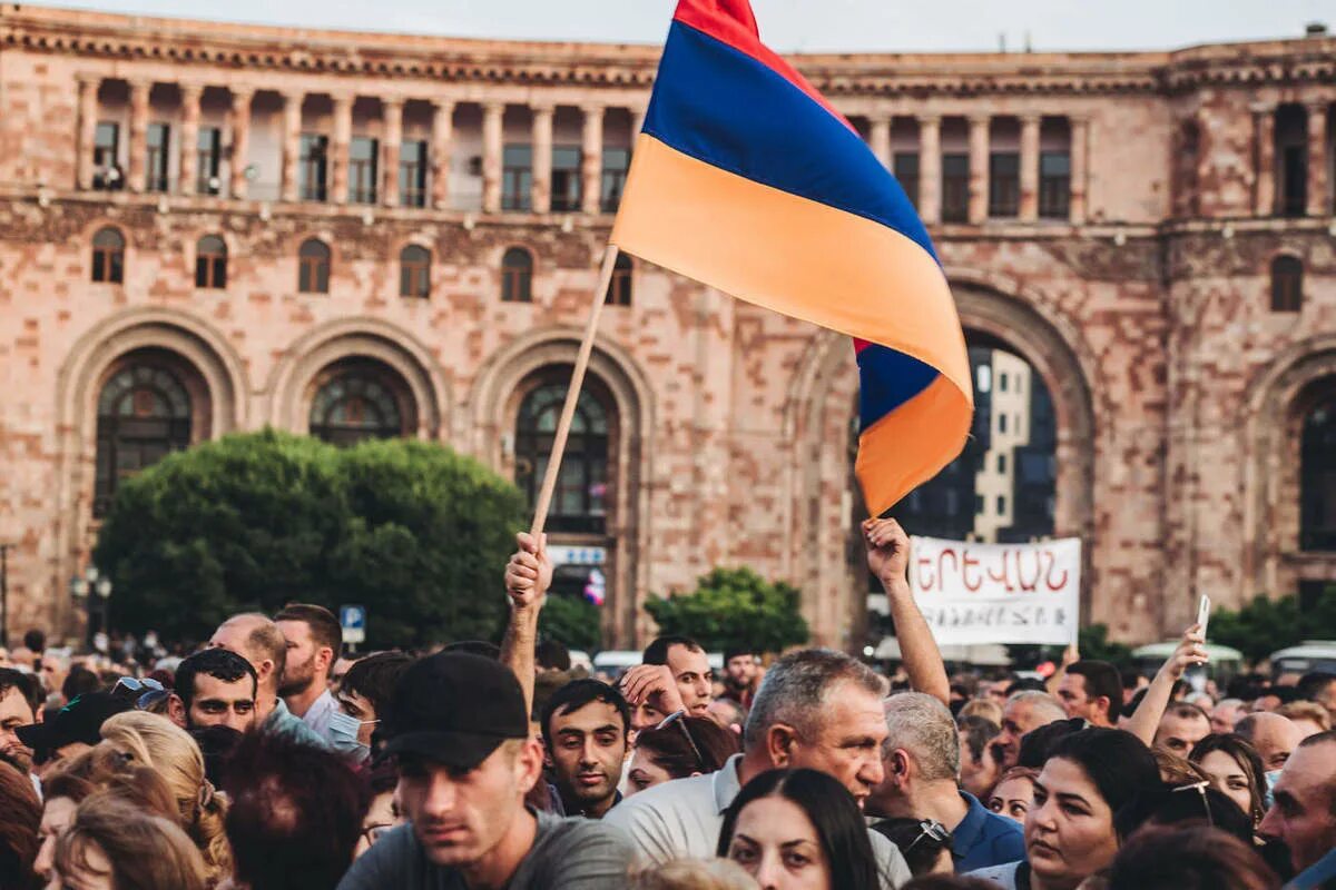Начало армении. Беспорядки в армении. Шествие в ереване. Арич село. Азербайджан против армении.