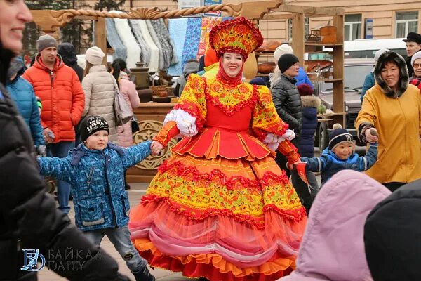 Масленица улан удэ. Масленица в этнографический музей в Улан-Удэ. Масленица концерты Улан Удэ. Масленица Улан-Удэ 2022. Масленица в Улан Удэ на верхней Березовке.