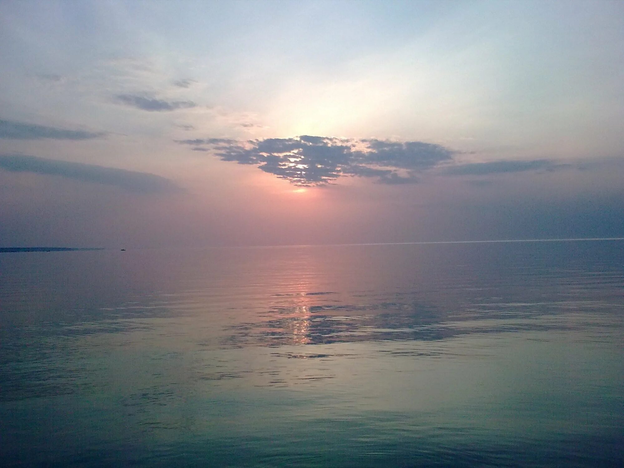 Азовское море в штиль. Штиль в тихом океане. Рассвет на море. Рассвет над морем.