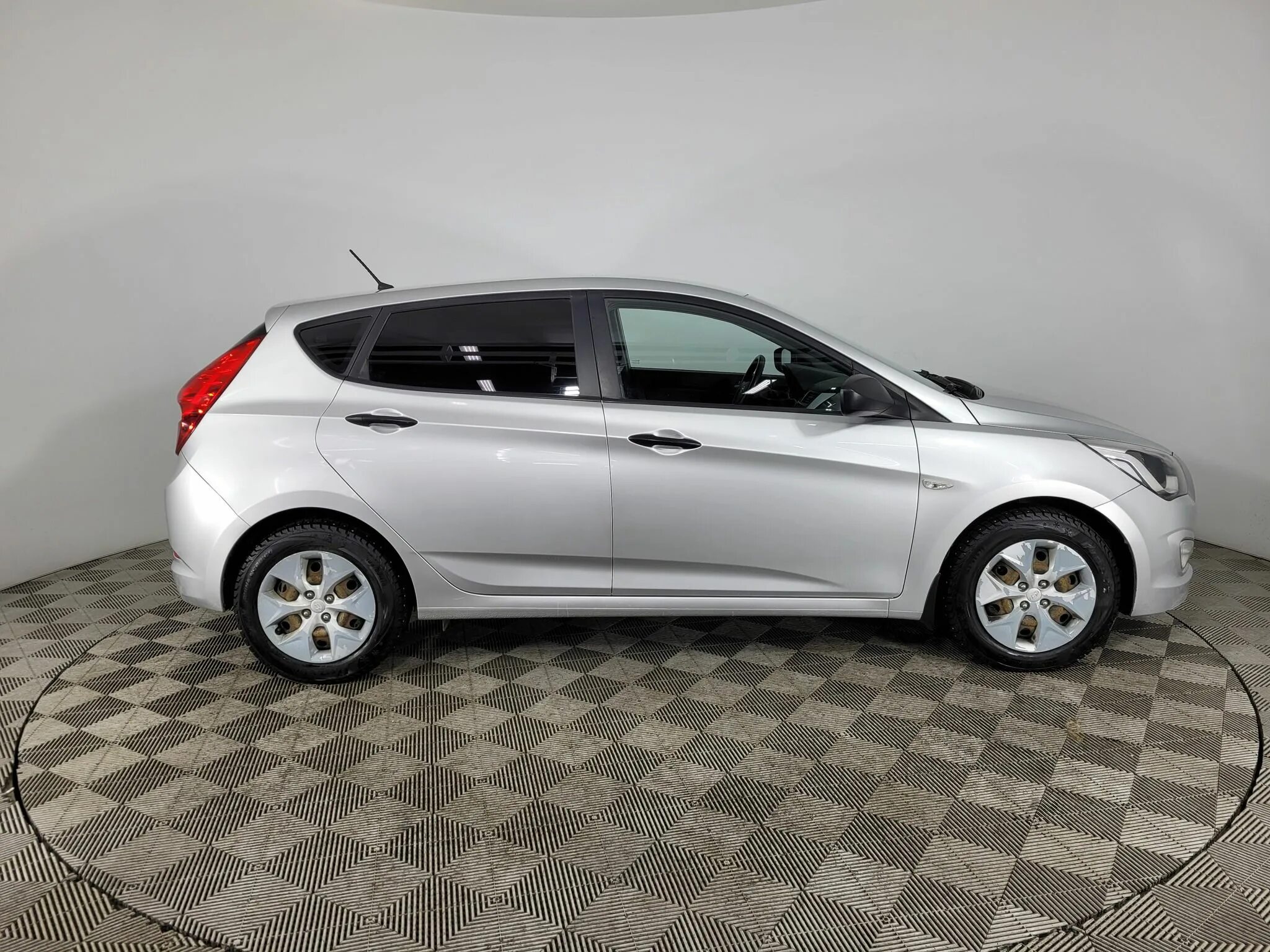 Hyundai solaris 2022 хэтчбек. Hyundai solaris 2011 седан. Hyundai solaris 2012 хэтчбек. Хендай солярис хэтчбек седан. 6 хэтчбек.