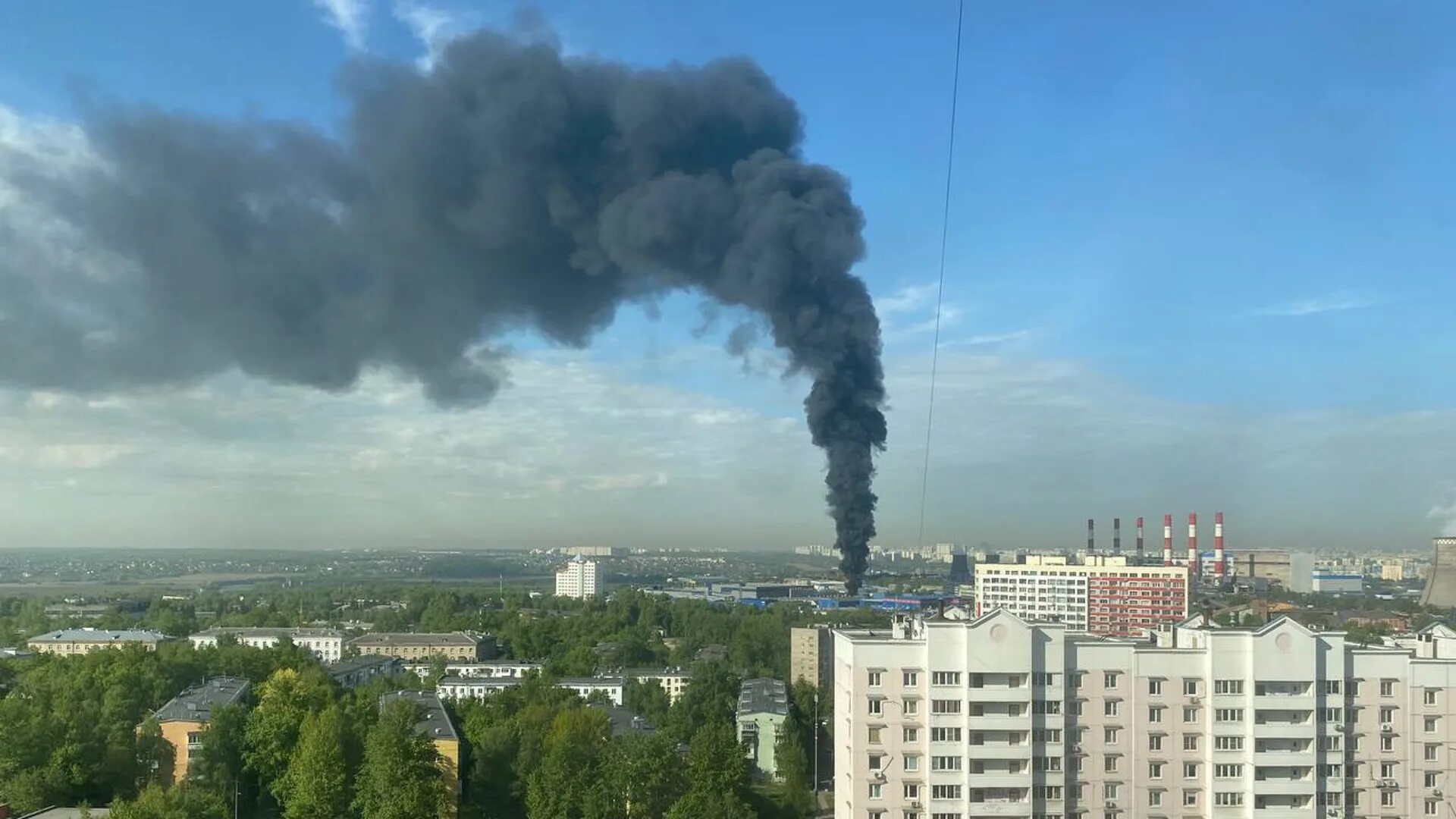 Здание горит. Пожары в России. ТЭЦ 22 пожар. Пожар в Москве сейчас.