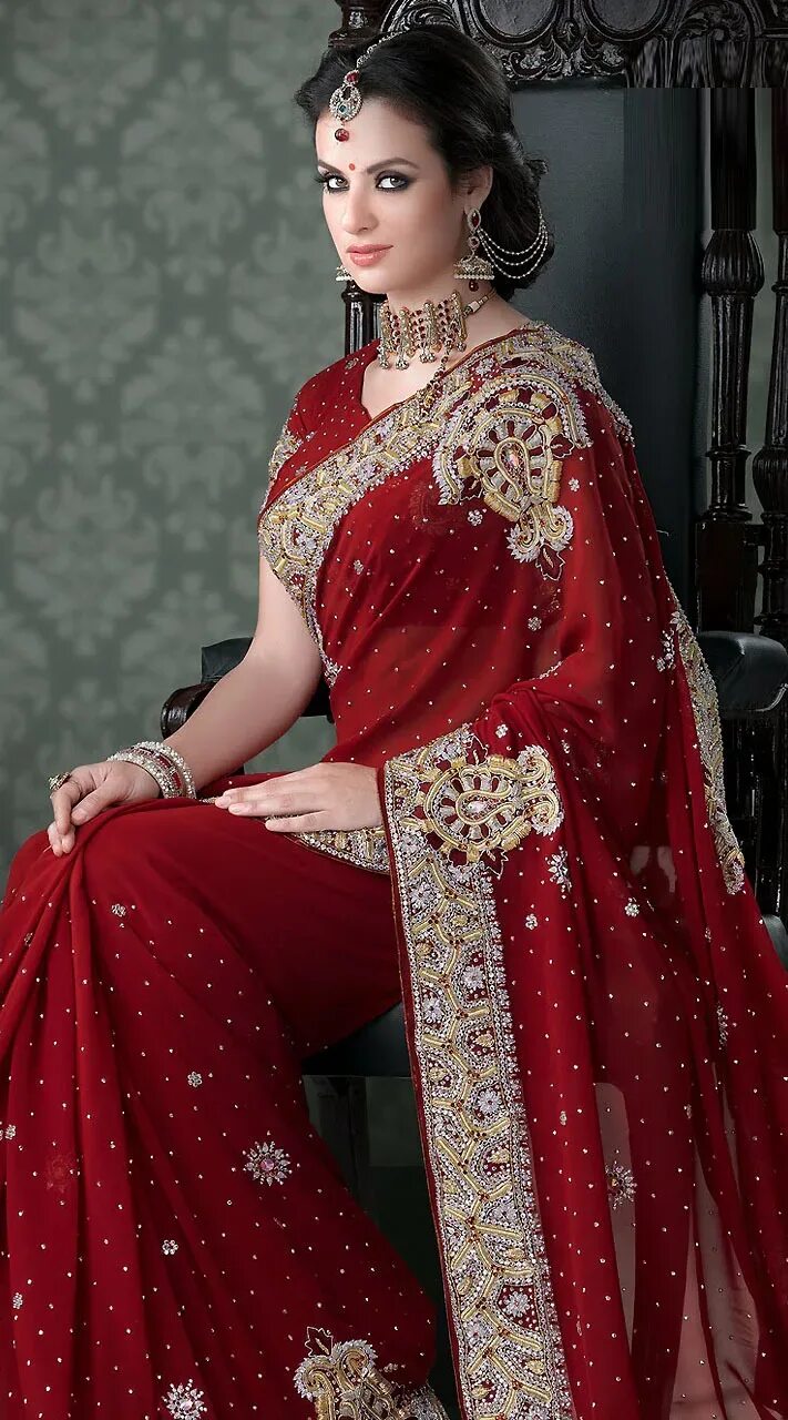 Индийское Сари красное свадебное. Индийская невеста в Сари. Сари на свадьбу Индии. Свадебное Сари в Индии.