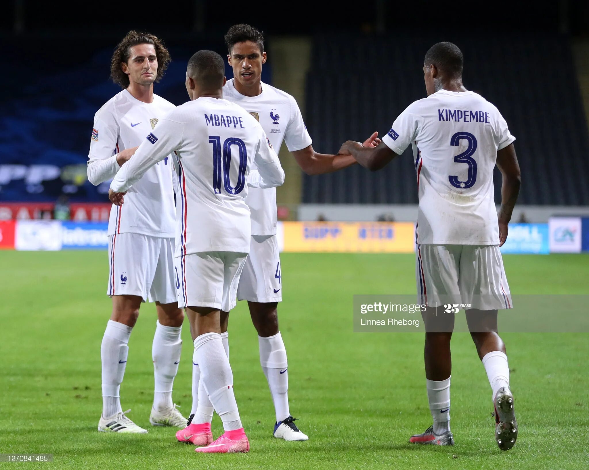 123 un deux trois бренд. Волейбол чемпионский титул 12 августа 2012 г. Одежда stade de france. E-2c hawkeye 2000. Команда мечты 2020 франс футбол.