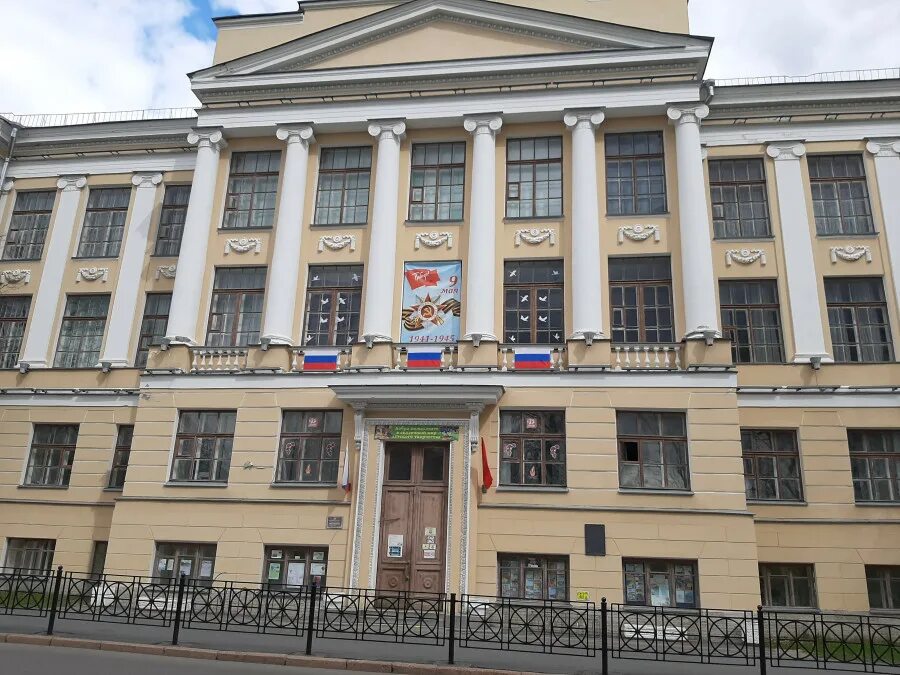 Дтю пушкинского района. Дтю в пушкине. Дворец дтю владимир. Школа на невском проспекте в питере. Царскосельская гимназия в пушкине конюшенная улица 36.