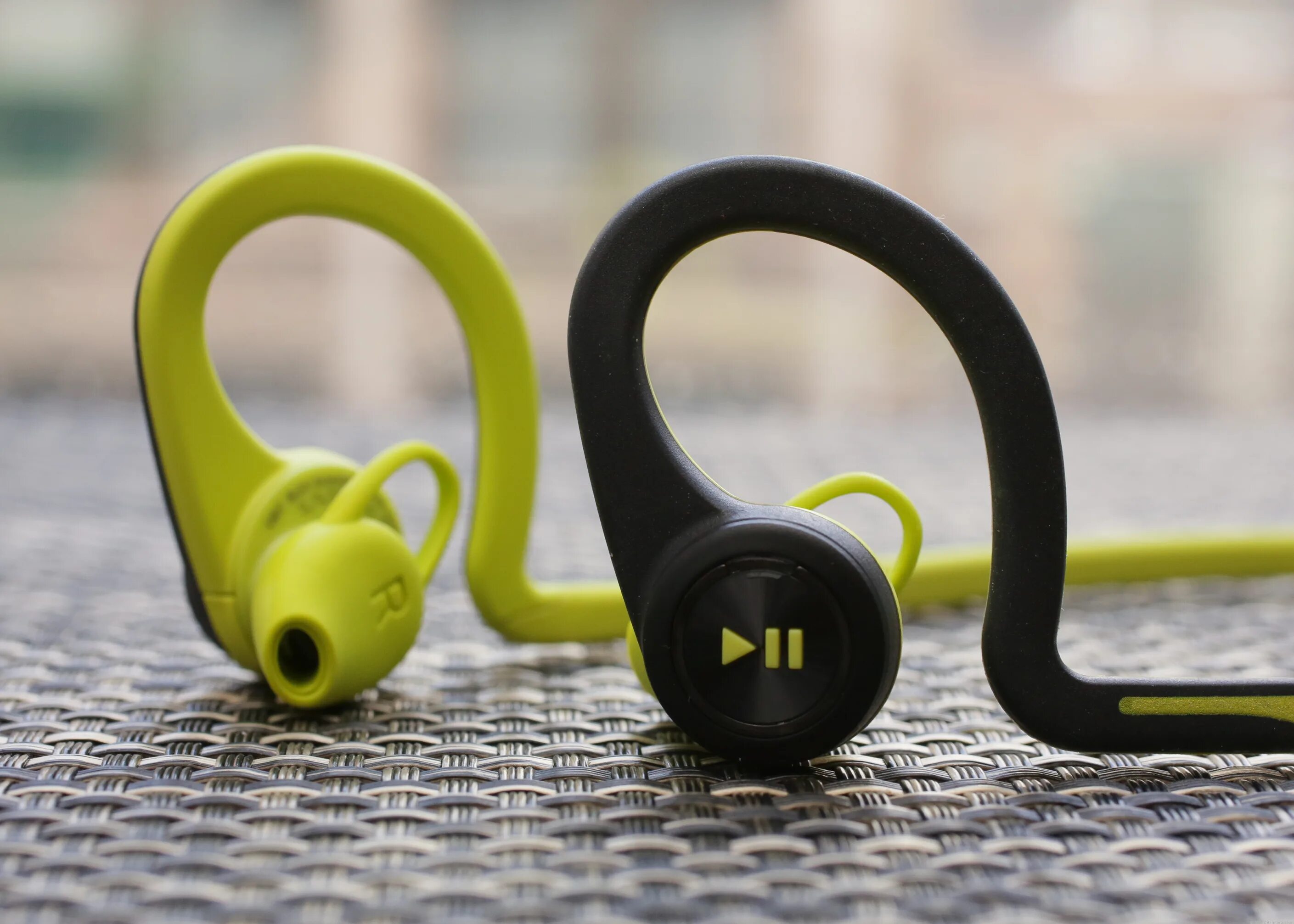 Какие беспроводные наушники купить в 2024. Plantronics BACKBEAT Fit. Plantronics BACKBEAT Fit 3200. Wireless Sport Earphones a20. Plantronics Sport наушники.