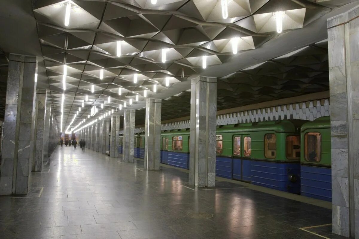 Войск на метро. Станция метро армейская харьков. Станция метро сталинская. Станция метро советская харьков. Станция метро армейская харьков.