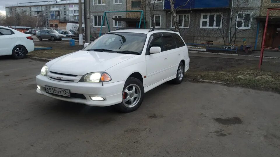 Toyota Caldina 1993 белая. Тойота Калдина 2.0 280. Тойота Калдина 2000 года. Toyota Caldina 2000г.