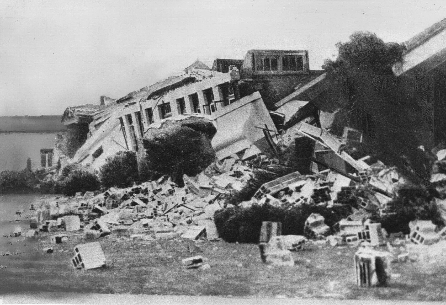 Хайнань землетрясение. Землетрясение в Ганьсу и Шэньси 1920. Китайское землетрясение 1556. Оползень в 1920 году в Ганьсу.