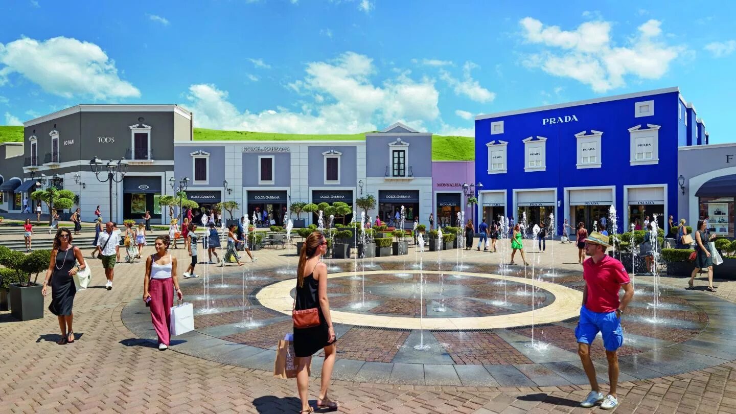 Outlet village магазины. Аутлет Сицилия. Outlet Village Италия. Аутлет деревня в Иннополисе. Аутлет в Римини.