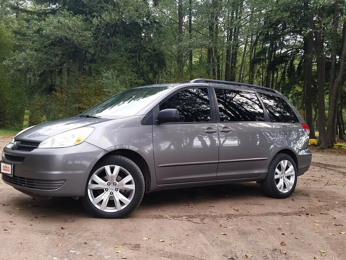 Минивэн 2005 года. Toyota sienna 2005 года. тойота микроавтобус 2005. тойота микроавтобус 2005 года. серый минивэн тойота.