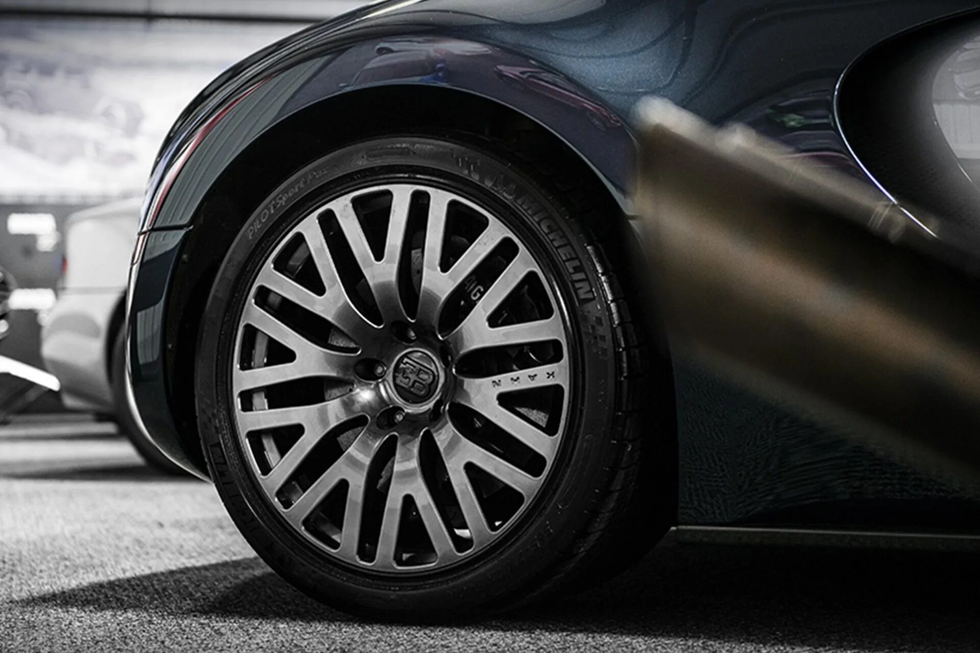 Michelin Pilot Sport 2 Bugatti. Шины Бугатти Вейрон. Michelin Pilot Cup 2 Bugatti. Колеса Бугатти.