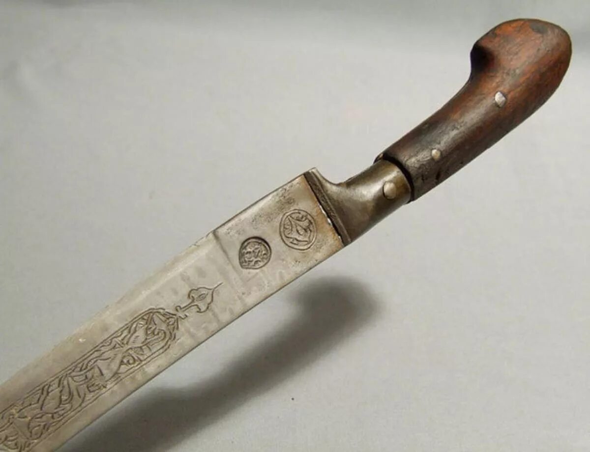 Бухарская шашка сабля. Старинные ножи. Старинные ножи с деревянной ручкой. Старые ножи и кинжалы.