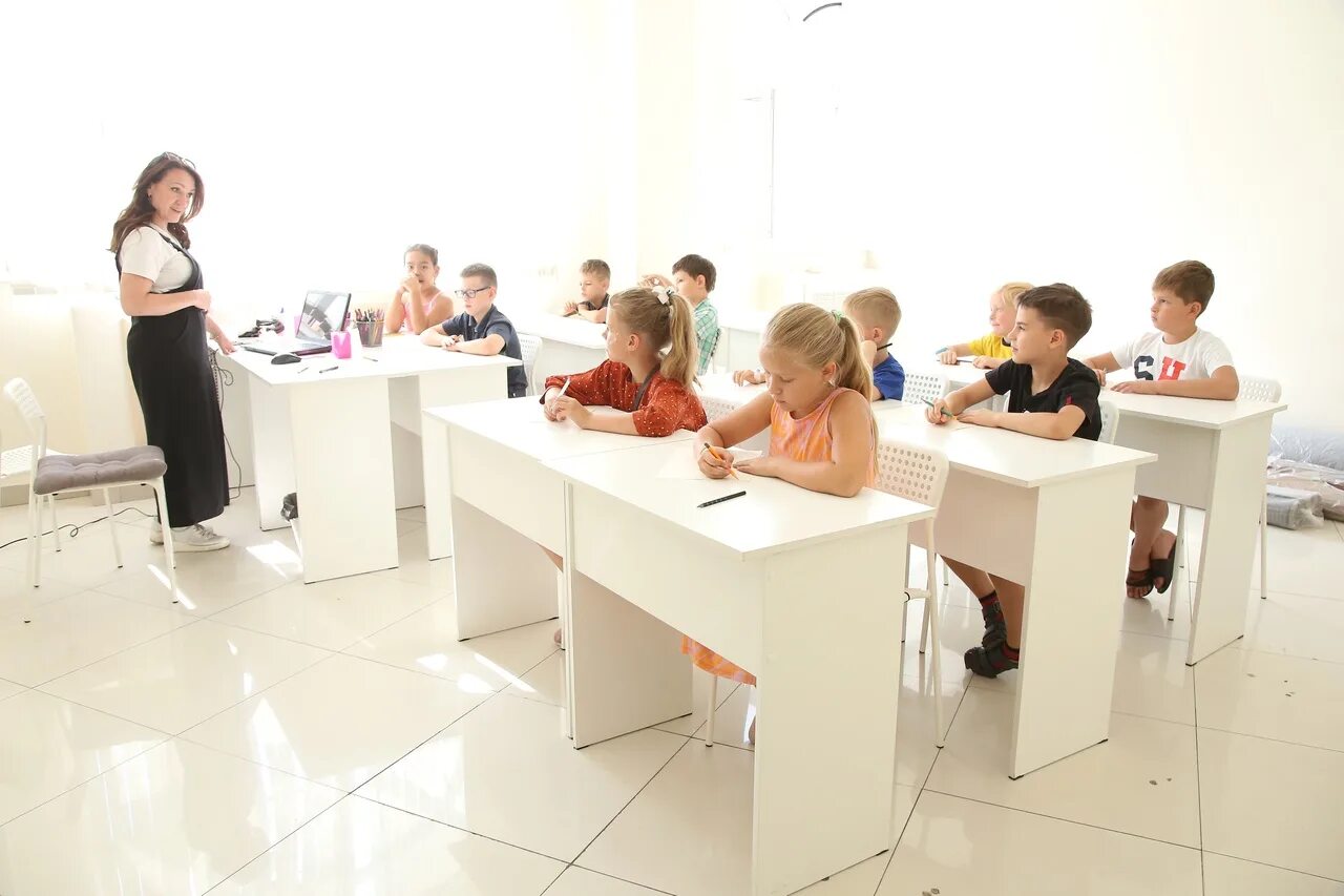 Центр умнички рамплаза. Ооо школа умнички рам. Сизовская школа. Школа международный лицей зеленый городок. Международный лицей костино.