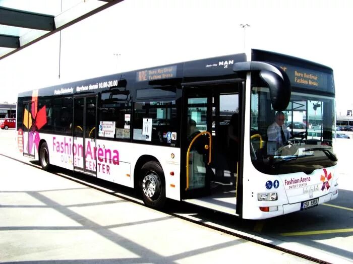 автобус аутлет пулково. корпоративный автобус. автобус для торгового центра. автобус аутлет. автобус до аутлет.