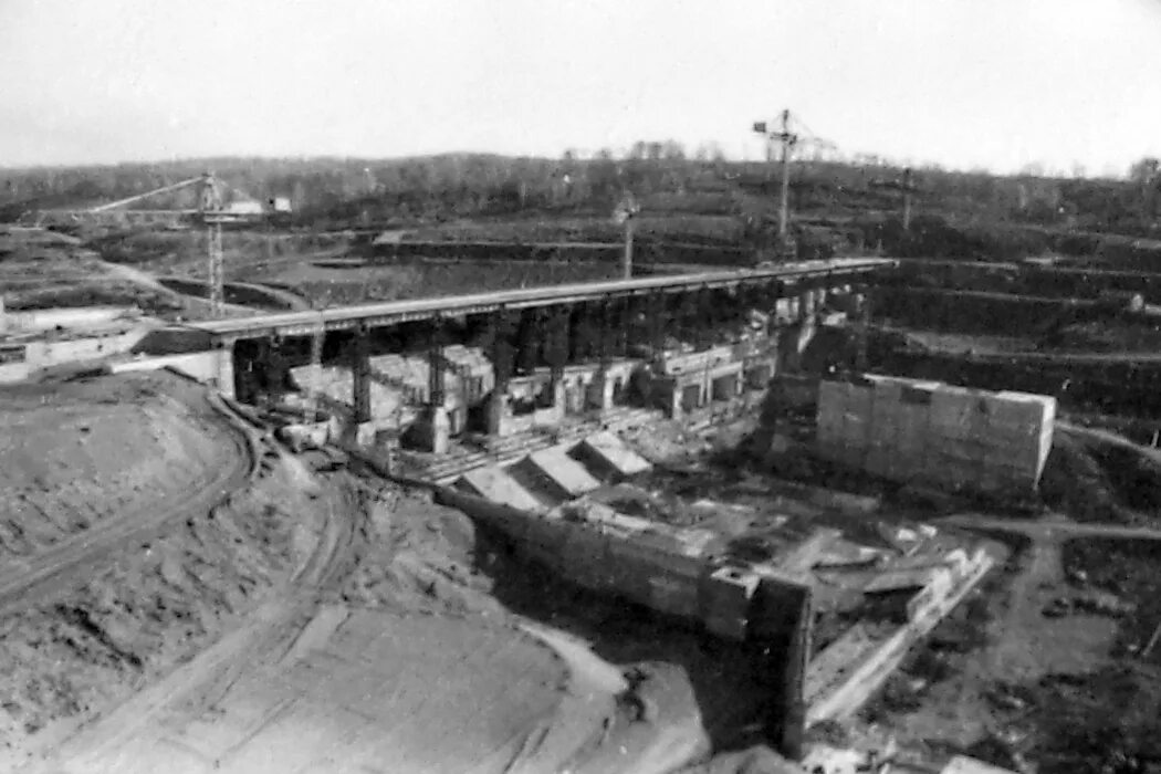 Плотина зеленогорск кемеровская область. Гэс кемерово. Крапивинская гэс строительство. Гэс кемерово. Крапивинская гэс строительство.