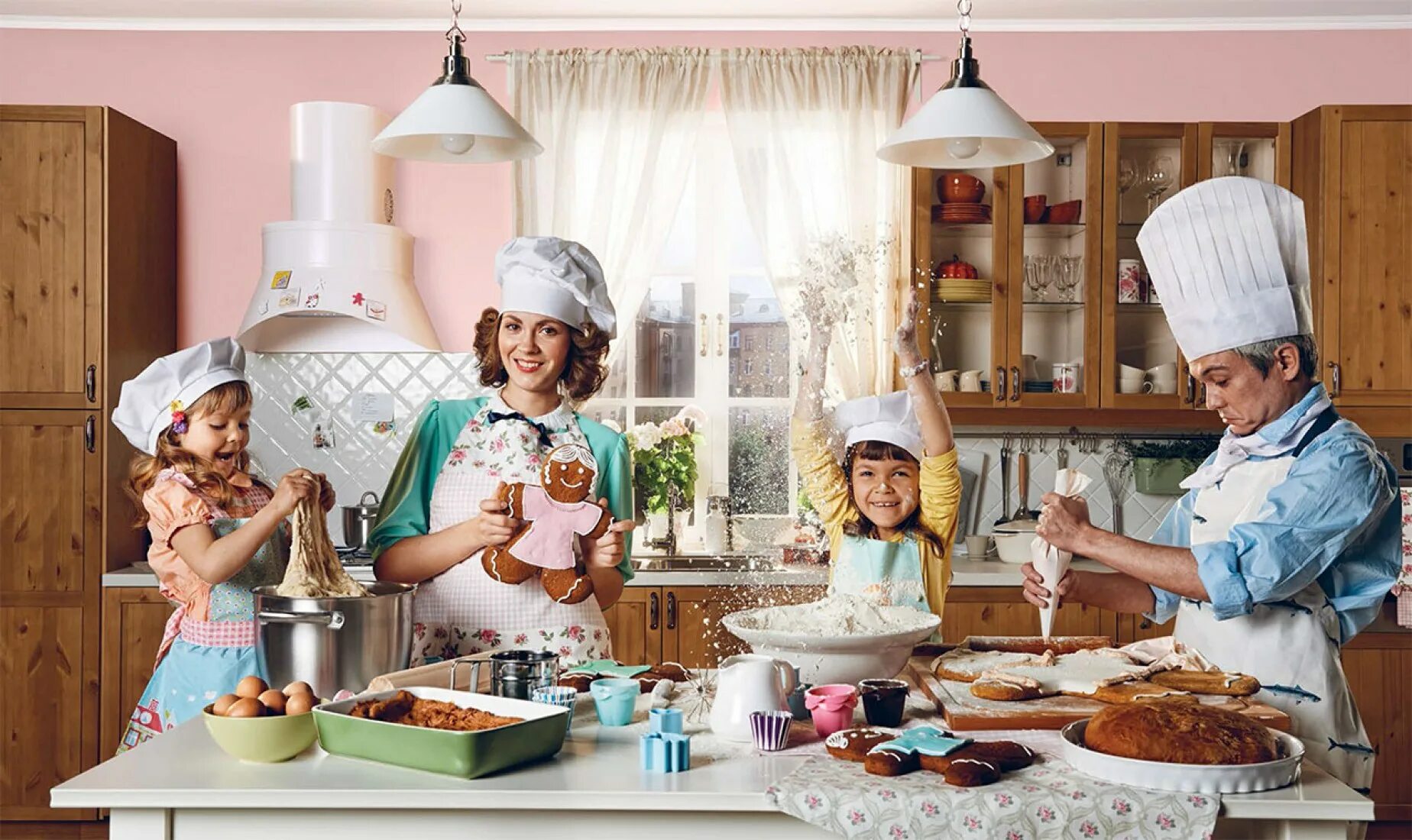 Семья на кухне. Фотосессия на кухне. Кухня для детей. Фотосъемка на кухне с детьми.