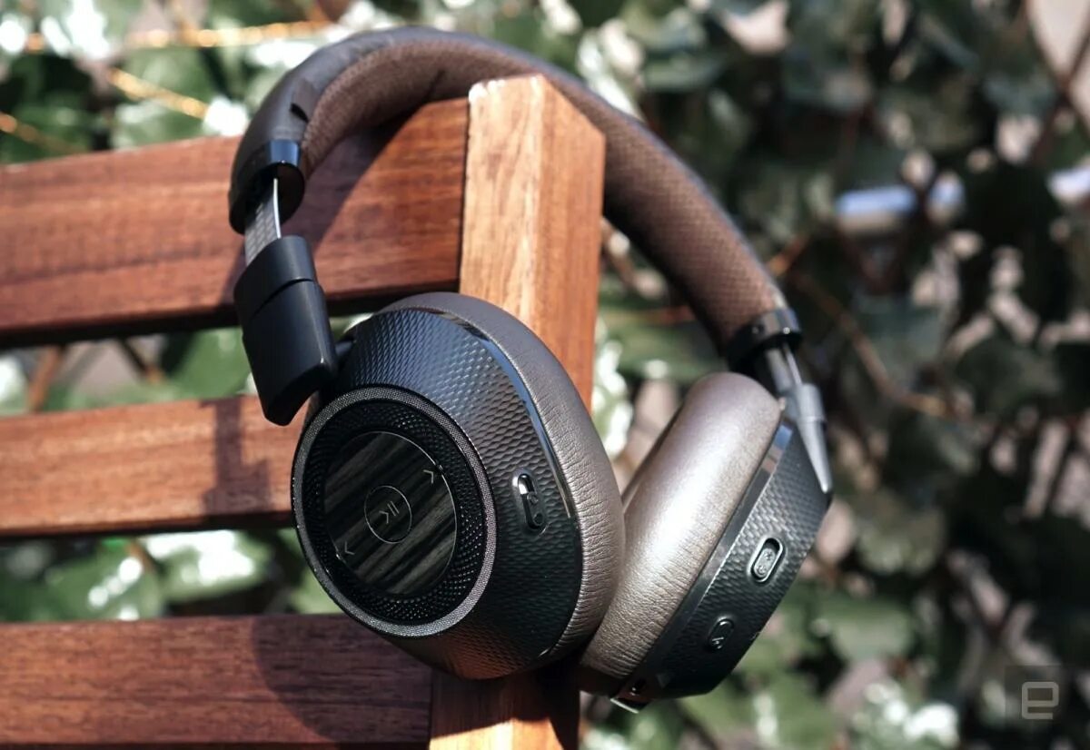 Cjpods air 2. Razer blackshark v2 pro. Wireless 2 pro. Plantronics backbeat pro. Wireless 2 pro.