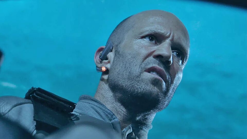 Монстр глубины трейлер. Джейсон стэтхэм монстр глубины. Мег монстр глубины мегалодон. Мег: монстр глубины фильм 2018. Джейсон стэтхэм мег монстр глубины.