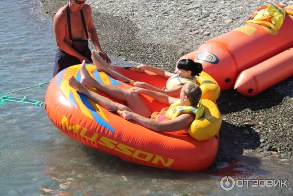 Развлечения на воде. Аттракцион таблетка. Водный аттракцион таблетка. Аттракцион таблетка. Таблетка аттракцион.