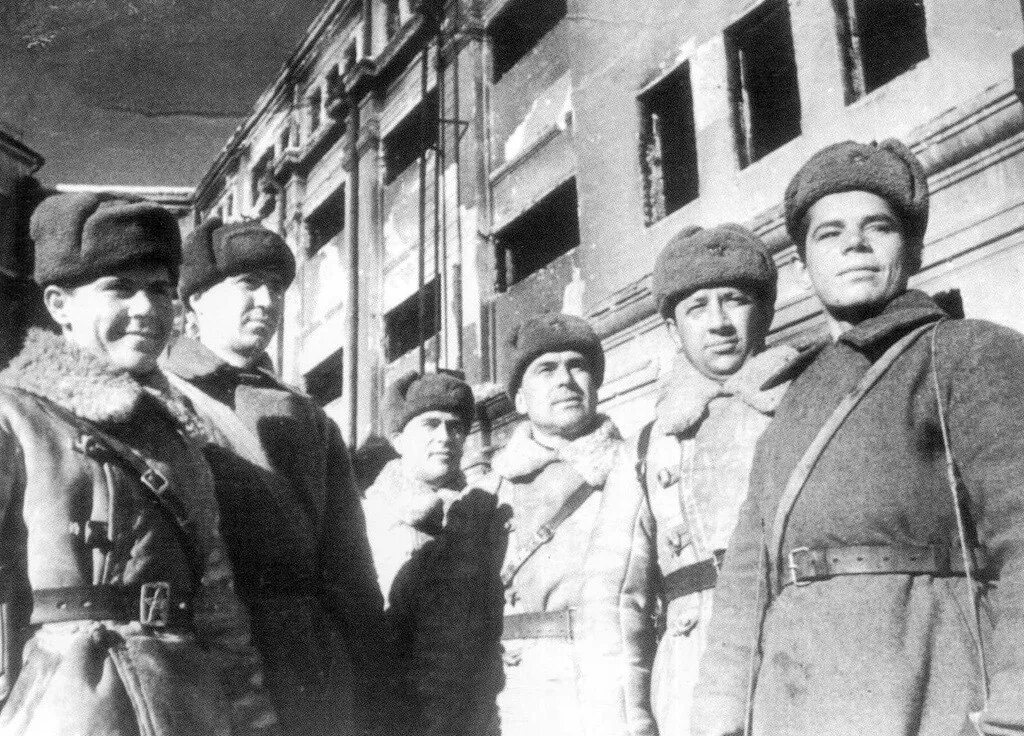 Красная армия взяла город за два дня. 38 МСБР Сталинград. Бойцы 62-й армии в Сталинграде. 62-Я армия в Сталинградской битве.