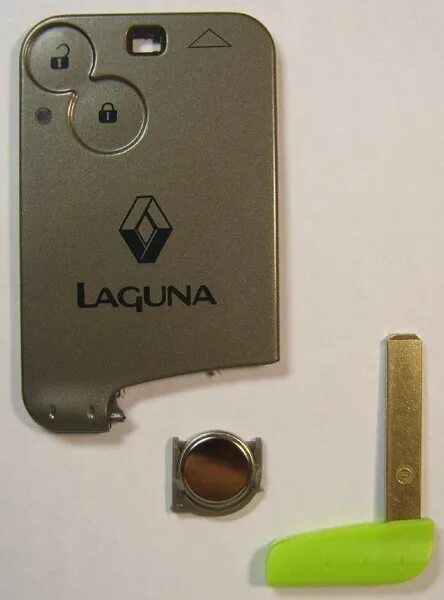 Ключ карта батарейка. Батарейка для карты Рено Лагуна 2. Ключ Рено Лагуна две батарейки. Батарейка в ключ Рено Меган 2. Батарейка в чип карте Рено Лагуна 2.