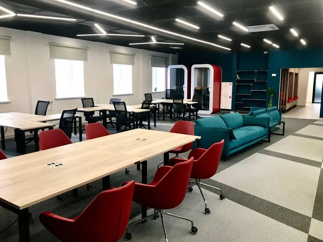 Периметр коворкинг самара. Мебель для коворкинга. Коворкинг интерьер. Коворкинг мирэа. Коворкинг тольятти.