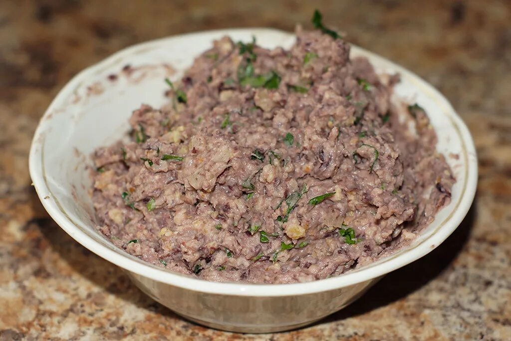 Паштет из фасоли с чесноком. Паштет с фасоли рецепт чесноком. Фасолевый паштет. Грузинский паштет из фасоли. Паштет из фасоли.