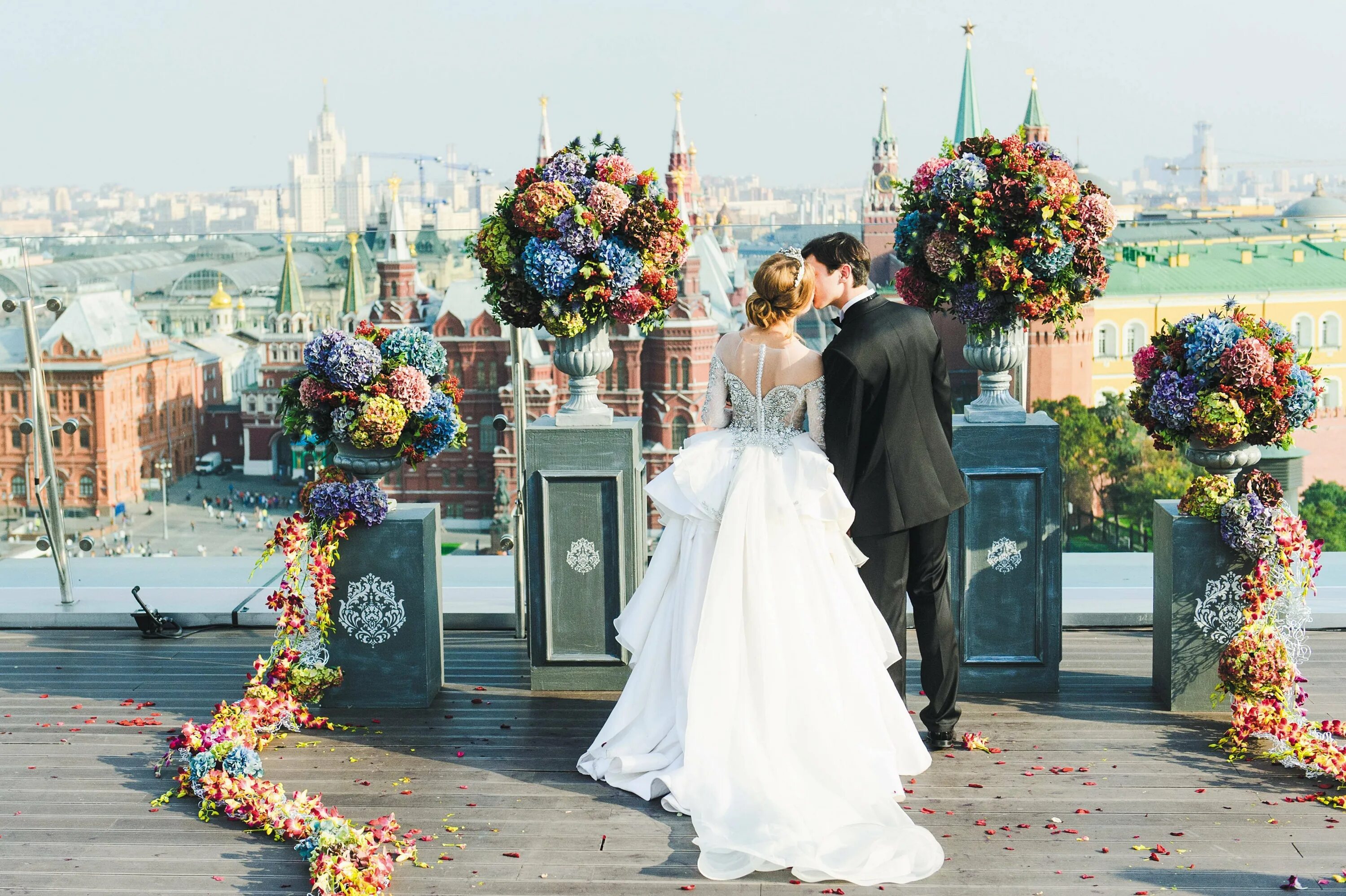 Свадьба на крыше. Свадебная фотосессия. Свадебная церемония на крыше. Свадебная церемония в Москве. Красивые свадьбы москва