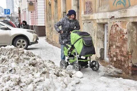 Коляска снег