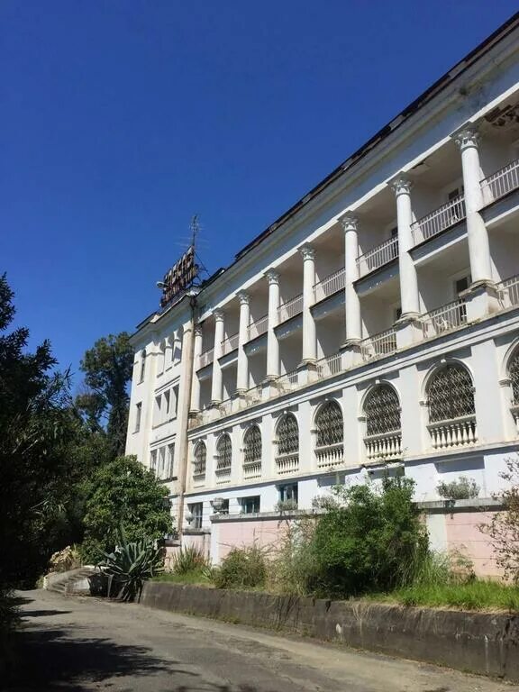 Санаторий кавказ сочи. Санаторий кавказ хоста. Пляж санатория кавказ хоста. Санатории сочи- хоста санаторий кавказ. Пансионат кавказ хоста.